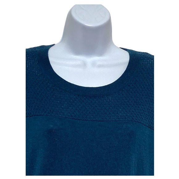 Women's Size XS Sweater Long Sleeve Buttons Bottom Sides Design By-Toad & Co. - Picture 3 of 4